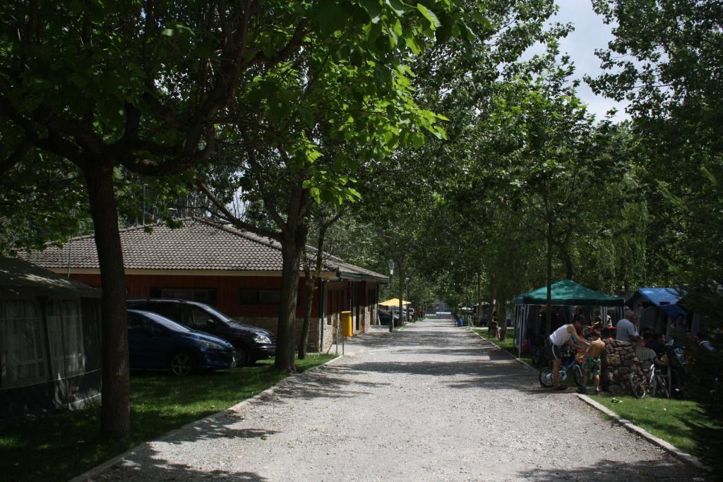 Bungalows Conca De Ter บิลายองกา เด แตร์ ภายนอก รูปภาพ