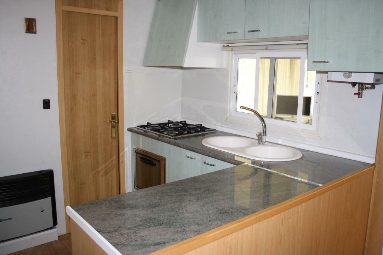 Bungalows Conca De Ter บิลายองกา เด แตร์ ภายนอก รูปภาพ